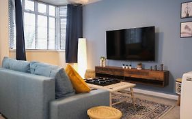 Spacious Apartment - Double And Sofa Bed - Wonderful Pavilion Views